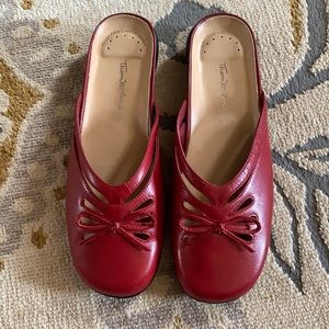 Size 7.5 Thom McAn Leather Red Mules